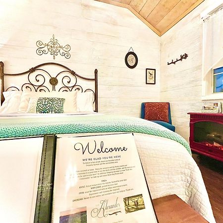 The Alexander At Creek Road Hotel Дрипинг Спрингс Екстериор снимка