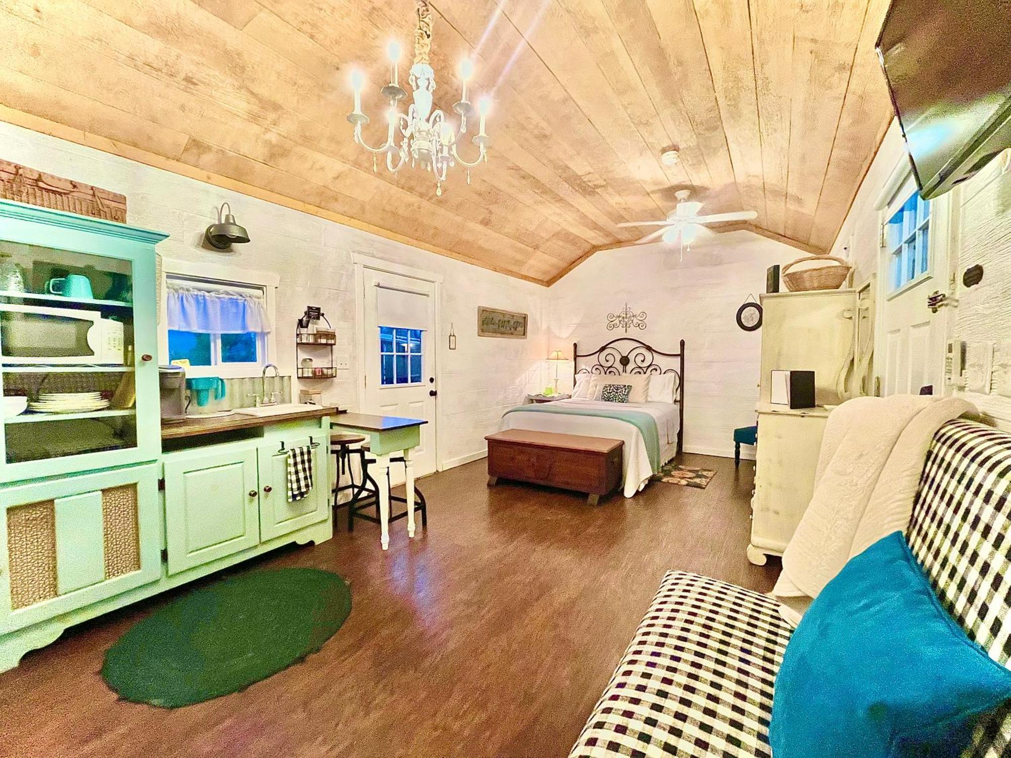 The Alexander At Creek Road Hotel Дрипинг Спрингс Екстериор снимка